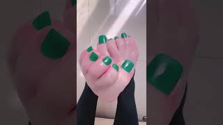 Green Manicure for Beautiful Feet #pedicure