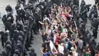 G20 summit - toronto/canada police block in and arrest protesters
bystanders at the intersection of queen st & spadina ave. this
happened on sunday jun...