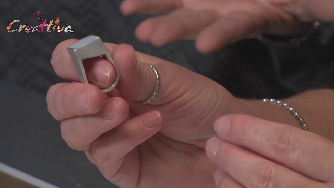 Video Creattiva Channel creazione di gioielli con la pasta d'argento.