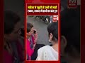 महिला ने स्कूटी से हाथी को मारी टक्कर, टक्कर में हाथी का दांत टूटा | #shorts #tv7bharat #viralvideo