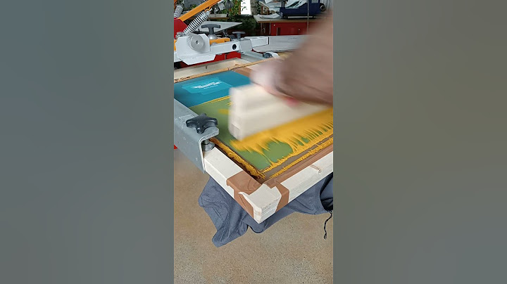 Come stampare a mano in serigrafia per una linea di magliette di Prestorik Wild Factory.