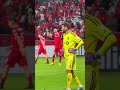 No podía faltar el gol de Paulinho en la fiesta escarlata