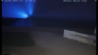 Club CCTV record an UFO dropping from the sky emitting an extremely strong light in El Gouna, Egypt