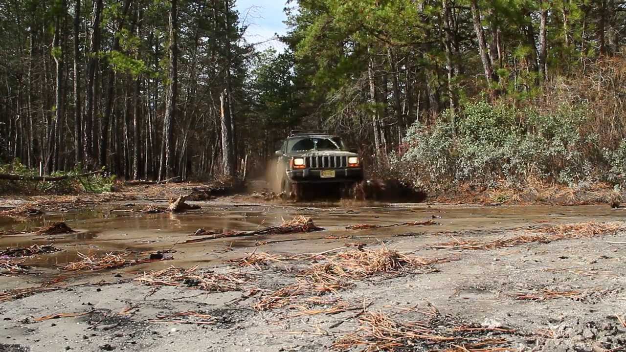 Jeep Cherokee XJ 2001 little mud hole