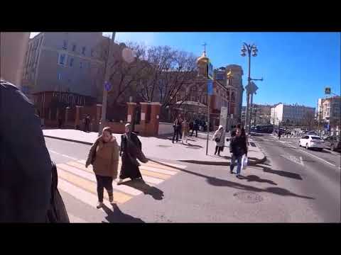 у метро "Китай-город" (оранжевая)