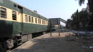 THAR EXPRESS FROM INDIA VIA MONA BAHU / KHOKARAPAR REACHING KARACHI ON 24 11 2013