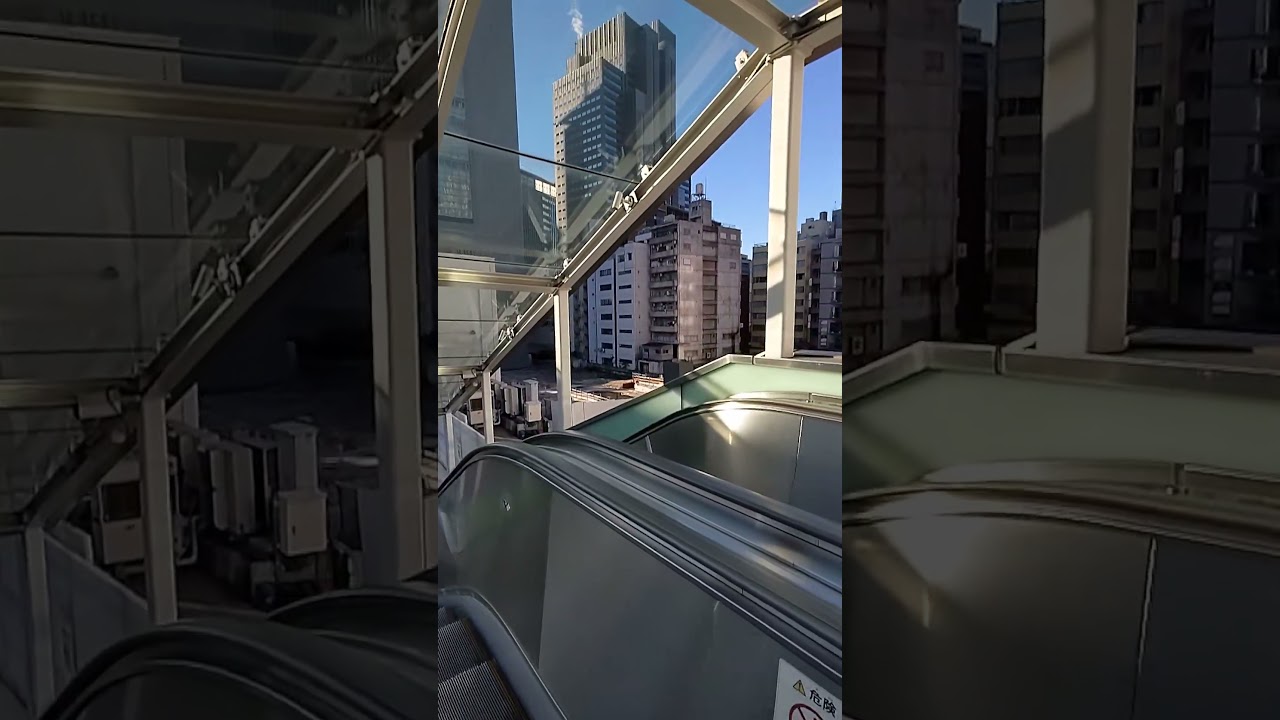 Shinjuku, Tokyo　ミロードデッキ付近から　ドコモタワー　バスタ　甲州街道　20251103　カメラ Google Pixel 5a