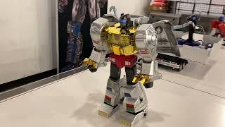 Famous Self-transforming Grimlock toy at the Robosen booth @ Botcon 2023 transforms & shoots Wealth