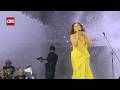 صدمـ ة وخوف سقوط جزء من المسرح على الفنانة أنغام في حفل الأرينا بالقاهرة الجديدة 