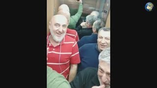 Застрявшие в лифте грузины спели песню
