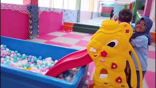 SAHLA ARSY BERMAIN DI LAYGROUND CIBADAK