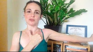 Relieve tight shoulders with selfmassage!