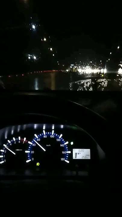 Story wa nyetir mobil di malam hari kehujanan