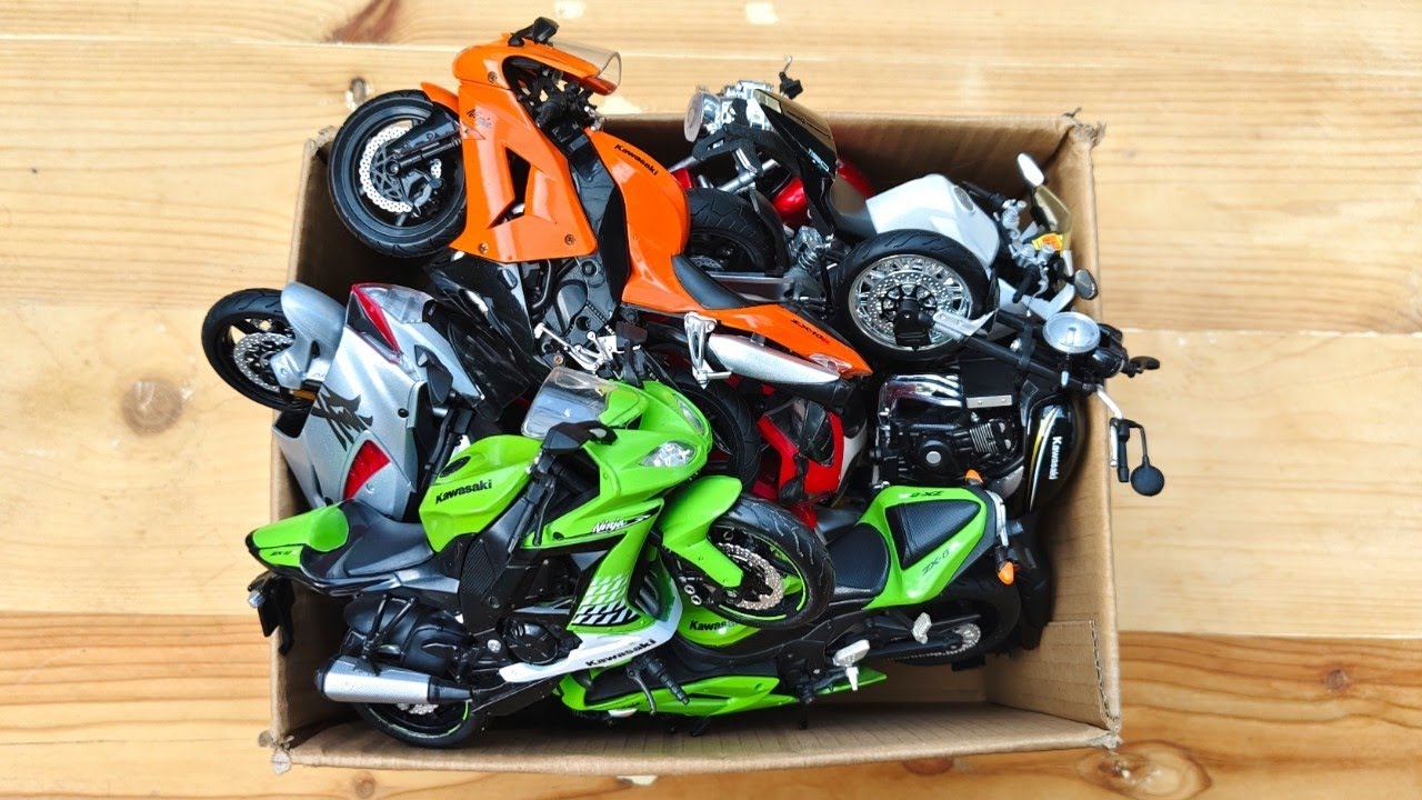 Box Full of Model Bikes 1/12 scale, Model Kawasaki ZX-10R, Suzuki