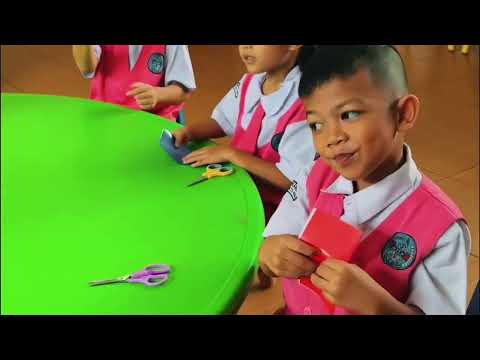 TK B2 Decorates the Classroom Together for Indonesia’s Independence Day