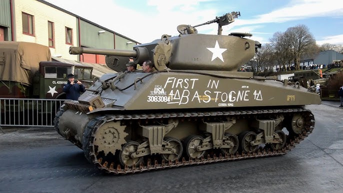 Sherman M4A3E2 Jumbo Cobra King FIRST IN BASTOGNE - YouTube