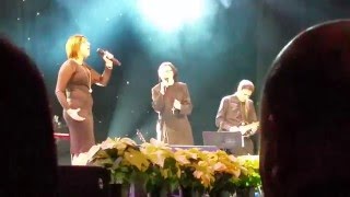 Suor Cristina & Amber - True Colours (Concerto Di Natale Con Suor Cristina 20-12-2015)