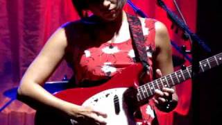 Video thumbnail of "Norah Jones - Tell your mama - Live@Buenos Aires 2010"