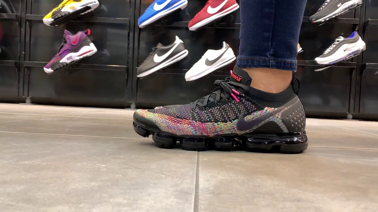 vapormax flyknit 2 black racer pink