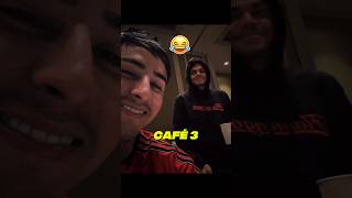 O Pulgar Brincando Com O Beijinho