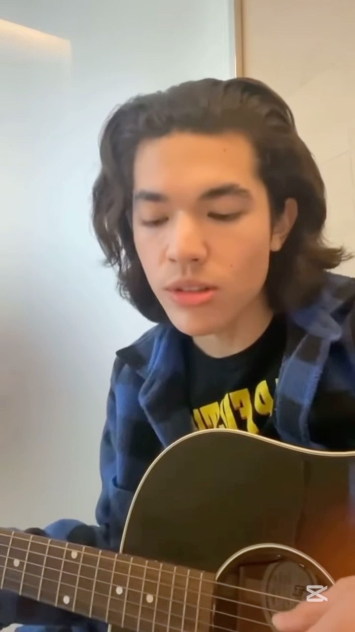 Conan is a princess ?  #foundheaven #concert #coneheads #conangray #kidkrow #cover #taylorswift
