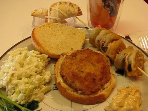 Betty's Crispy Crab Cake Sandwich