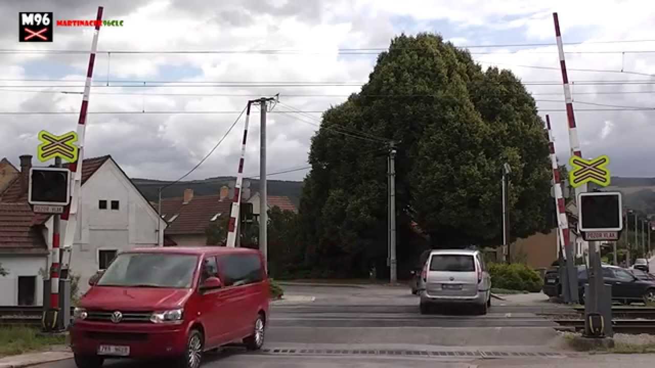 Železniční přejezd Spešov [P6805] - 29.7.2015  / Czech railroad crossing