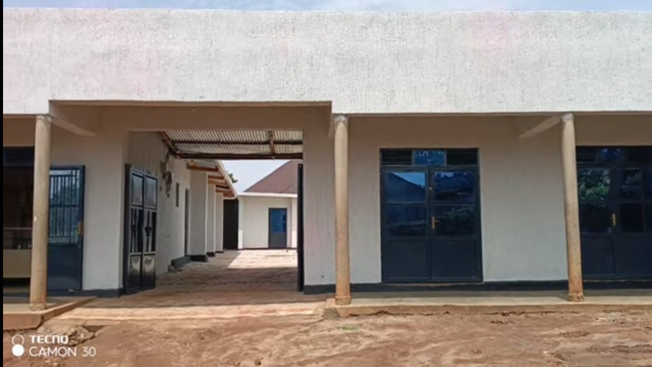 MUYUMBU KUGASIMA 1000sqm:INZU Y'UBUCURUZI MUGIKARI AMAZU MENSHI AKODESHWA CALL:#0783576286.