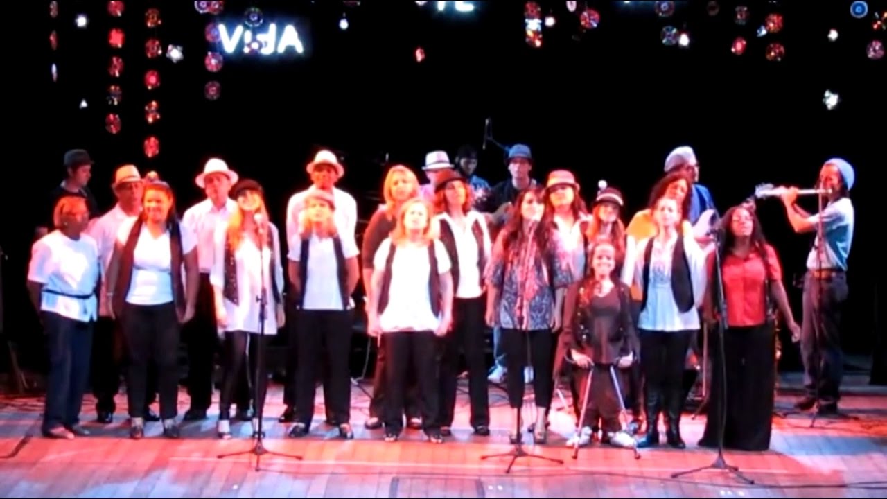 Grupo “COTOVIAS AO LUAR” (Música Rouxinol) Núcleo Servos Maria de