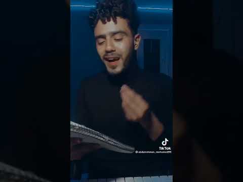 شاب يغني أغنية ويجز الجديدة بطريقة هتصدمك 