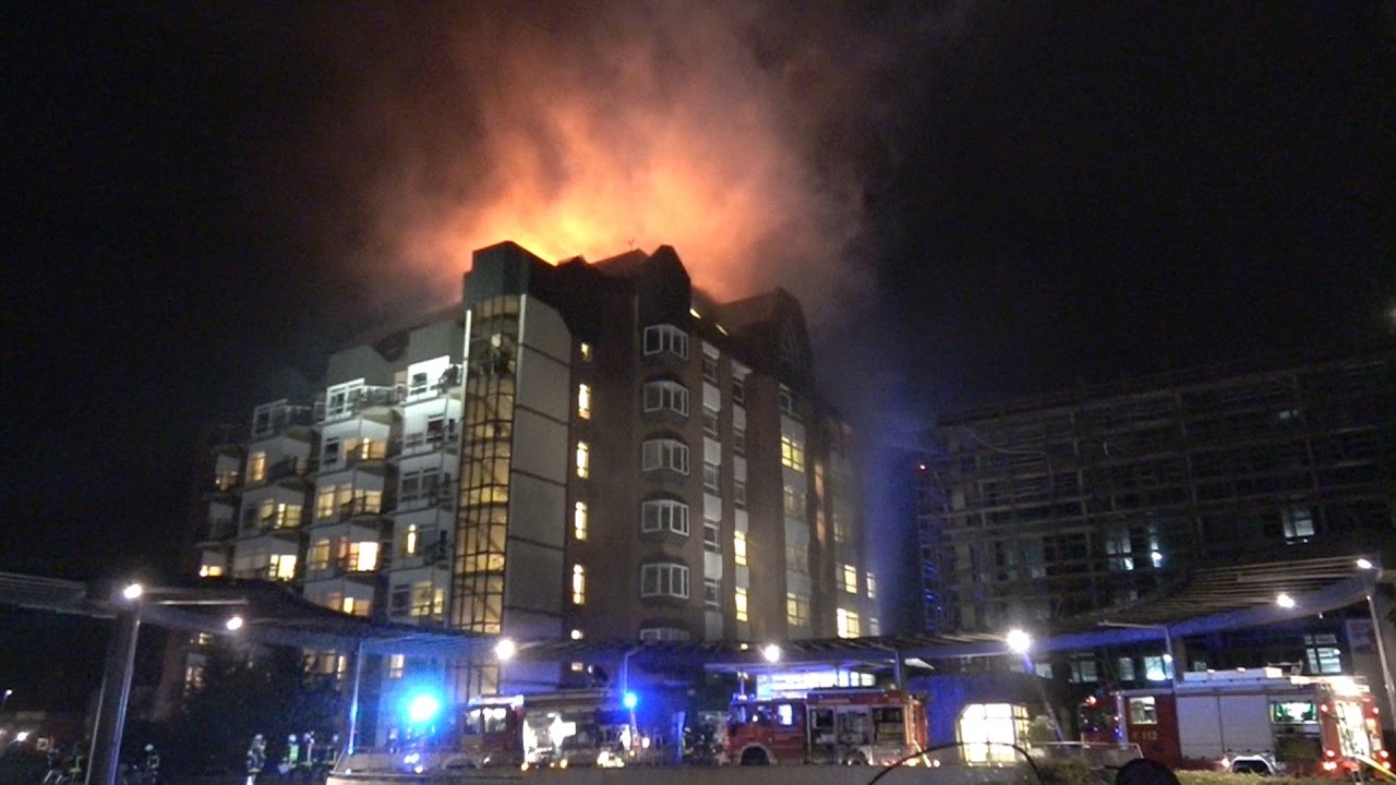Grossbrand Bergmannsheil Bochum Feuerschein Auf Sicht Feuerwehreinsatz In Uniklinik Youtube