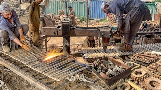 This Young Heavy Duty Mechanic is Ingenious in Repairing Excavator Broken Track Chain