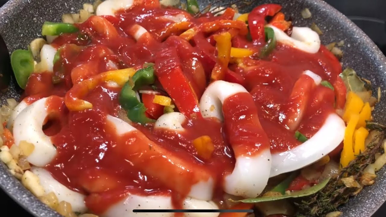 RECETTE  Calamars 🦑 En Sauce Rouge /POIVRONS 🫑