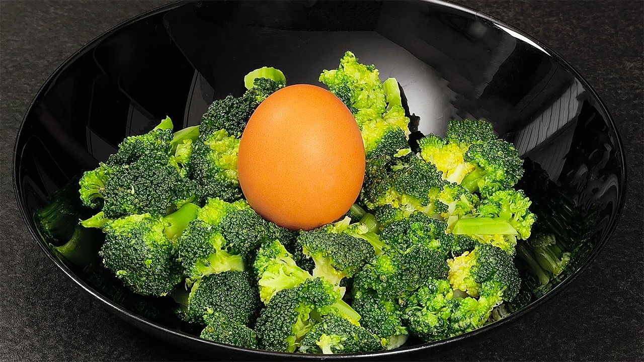 Если у вас ДОМА есть ЯЙЦА и брокколи, вот лучшие рецепты завтрака с ЯЙЦАми и брокколи!