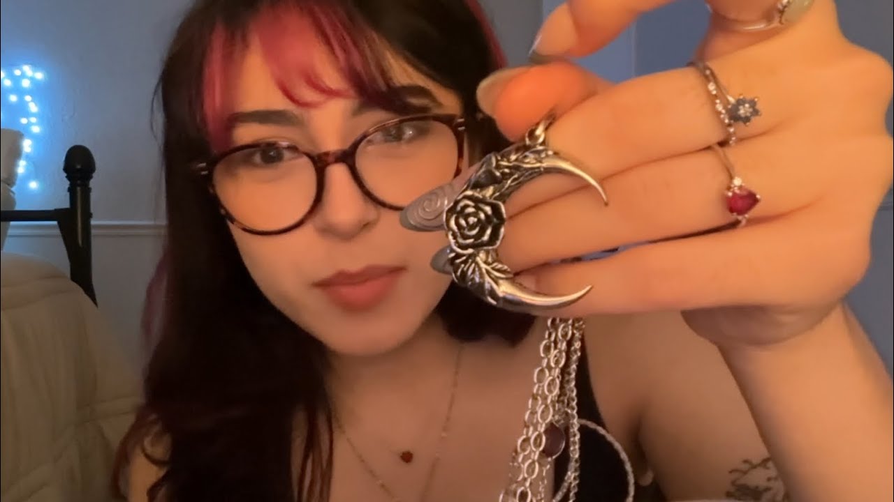 ASMR MYSTERY JEWELRY TAPPING AND SCRATCHING :3