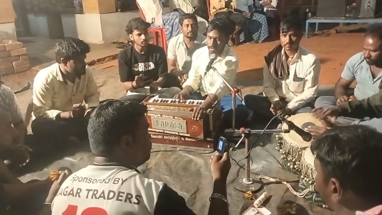 ಗುರು ಸೇವೆ ನೀ ಮಾಡಲಿಲ್ಲ #manteshmastara #bajanapada #bhaktisong #janapada savaalabajanapada #kannda