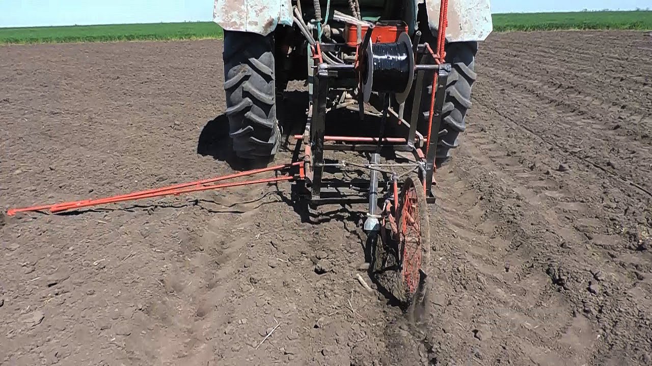 🍉Самодельный Укладчик капельной Ленты в работе. Капельный полив Арбузов ...