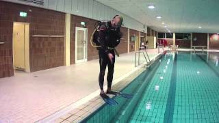 PADI Divemaster IDC Skill 3: Einstieg ins tiefe Wasser / Großer Schritt