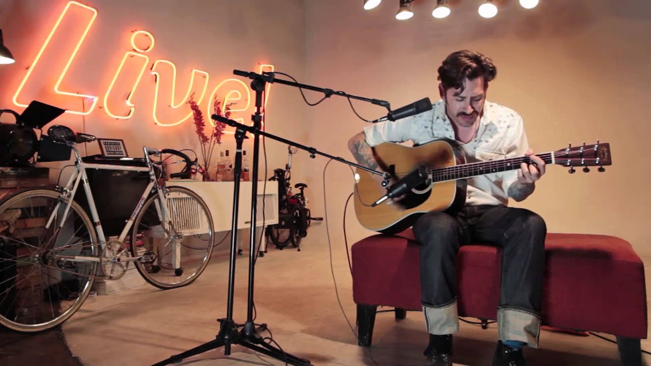 Un  vestido y  un  Amor (Fito Paez ) Version fACU MONTI en vivo