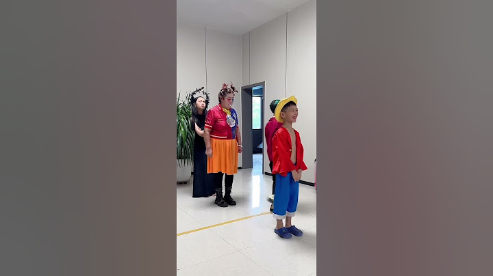 小天使太有爱心了！#天使#小丑#家庭