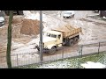 Mercedes benz vs kraz вытягиваем из болота