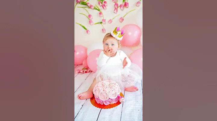 Cake Smash. 1 year old baby girl. Photo session