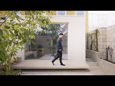 Video: Casa minimalistă din Japonia se înfurie în interior, exterioară