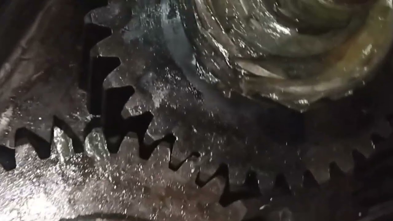 Gearbox universal coupling connecting motor mechanical problem solve