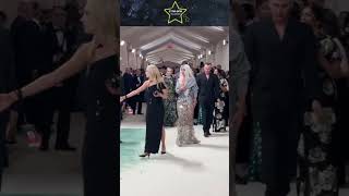 Ким Кардашьян РАСКРИТИКОВАЛИ на Met Gala