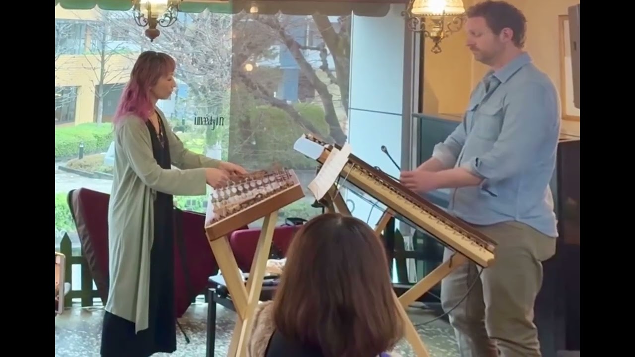 ランナウェイズ ウガチャカ ダルシマー Hammered Dulcimer Duo / Joshua Messick and MiMi - YouTube