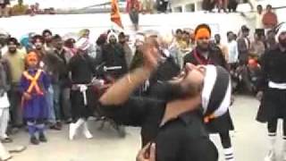 Beer khalsa sikh gatka party (taste of fire)_(360p).mp4