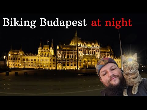 Biking Budapest at night 🚴 😻