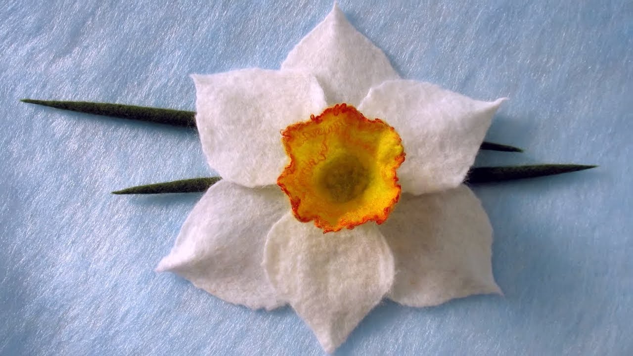 Как свалять Нарцисс |  Мастер класс по мокрому валянию цветка
