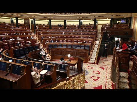 Los diputados de Vox gritan "que se besen" tras el acuerdo de RTVE entre PP y PSOE